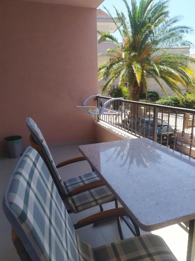 Villa Cavar, Apartments Close To The Beach Makarska Room photo