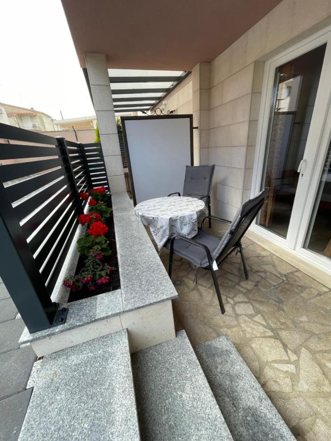 Villa Cavar, Apartments Close To The Beach Makarska Room photo