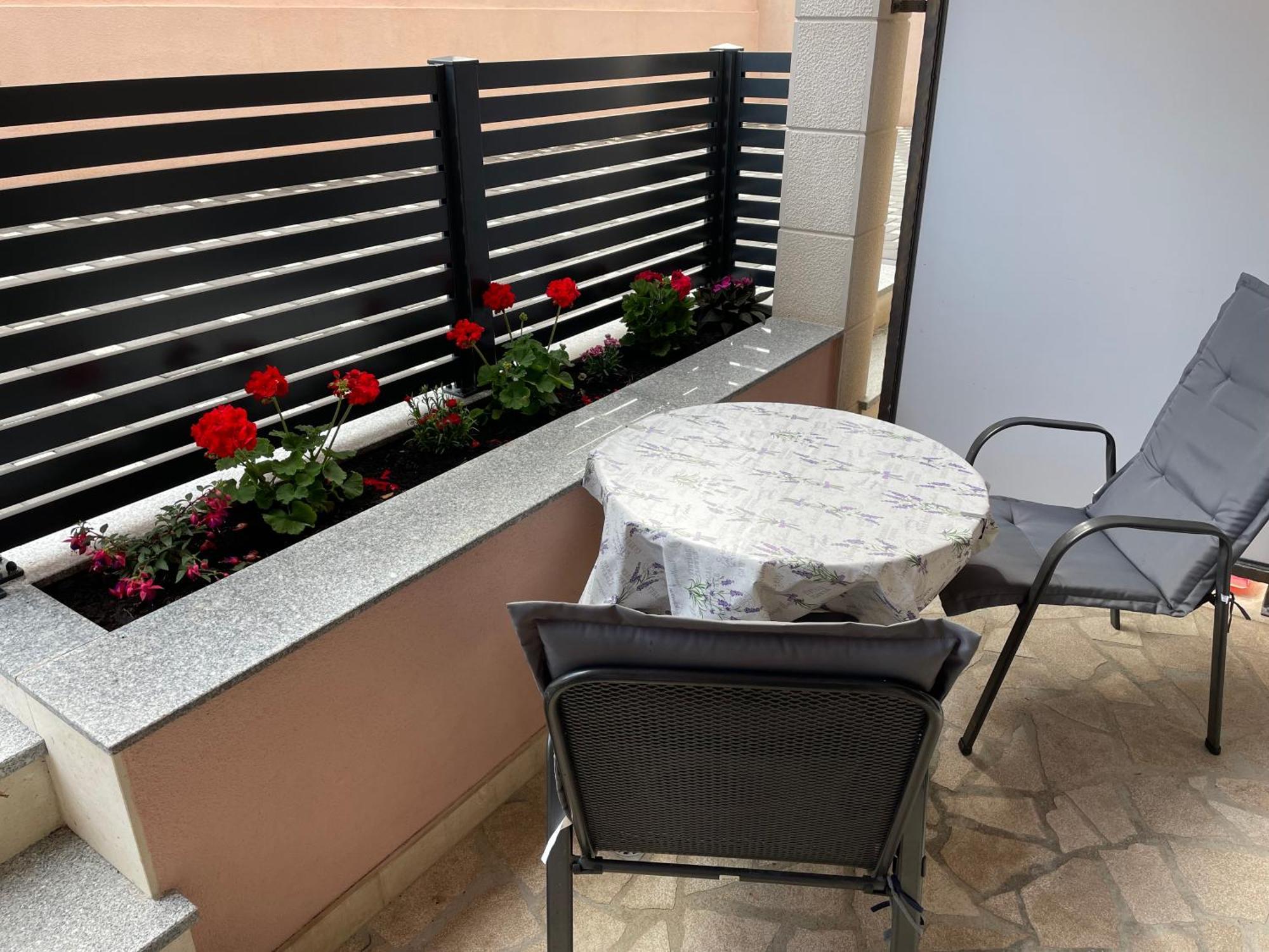 Villa Cavar, Apartments Close To The Beach Makarska Room photo